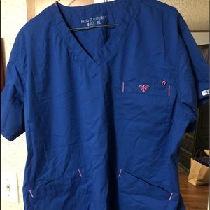 Medical scrub top